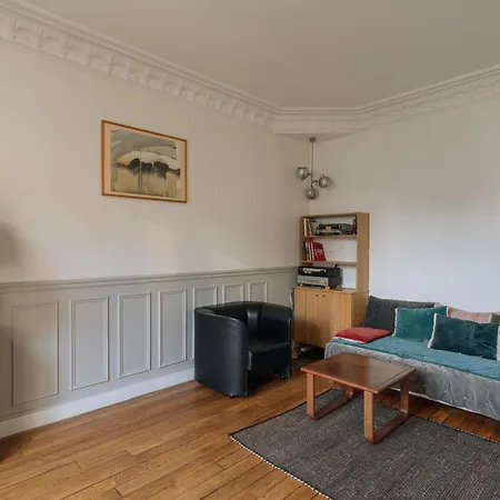 Luminous Parisian-style 1bd Apartmentbelleville