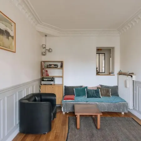 Luminous Parisian-style 1bd Apartmentbelleville * Paříž