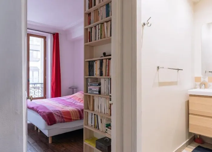 Luminous Parisian-style 1bd Apartmentbelleville