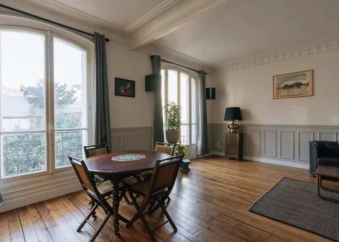 Luminous Parisian-style 1bd Apartmentbelleville